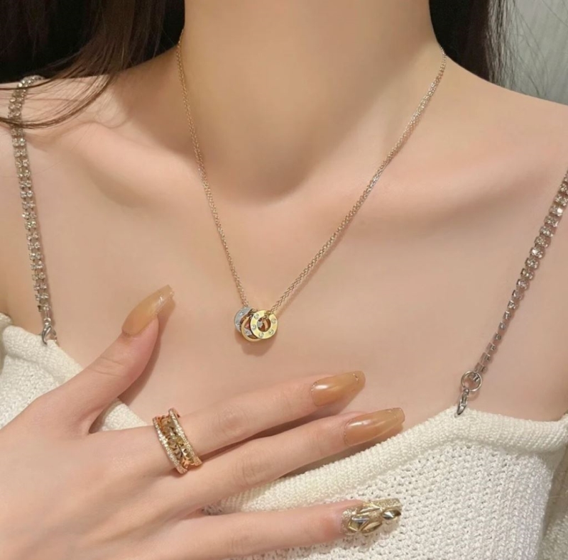 Ca*t1er necklaces